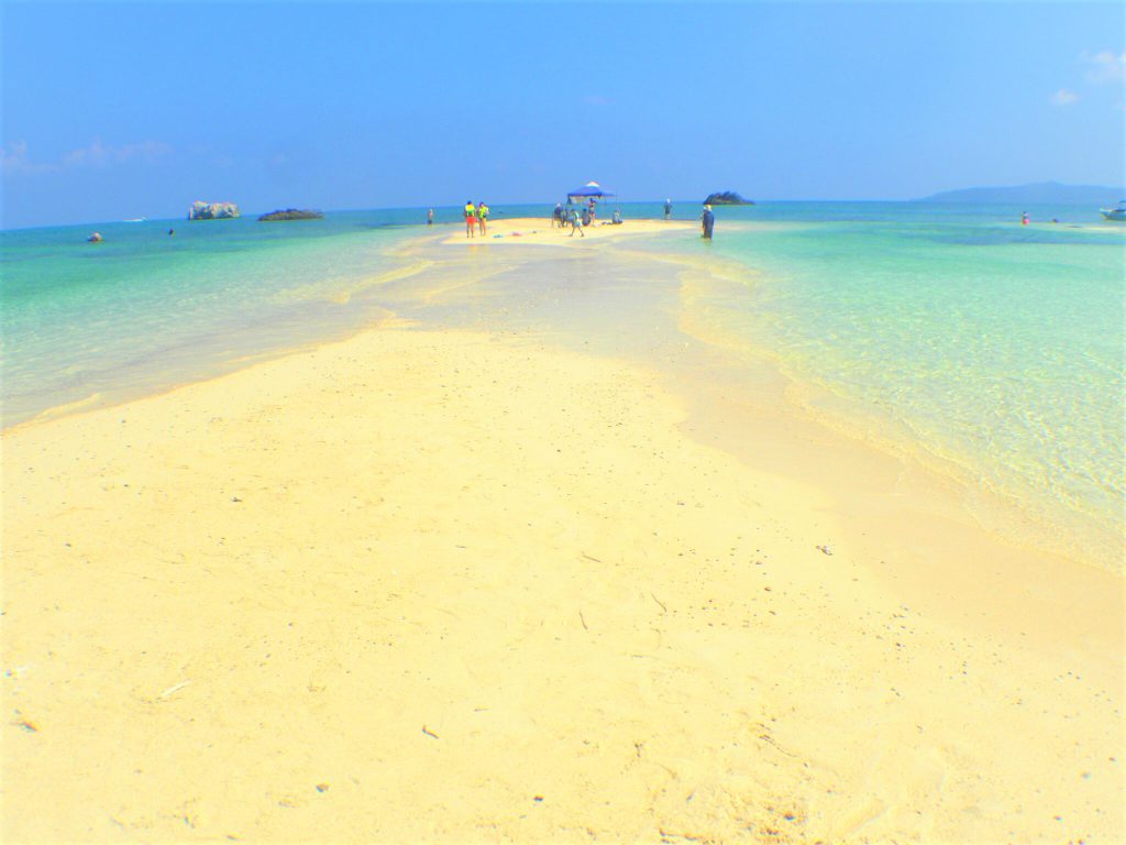 幻の島「浜島」石垣島の観光で美しい景色です。
