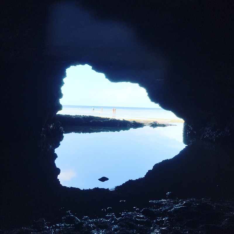 青の洞窟前のビーチ